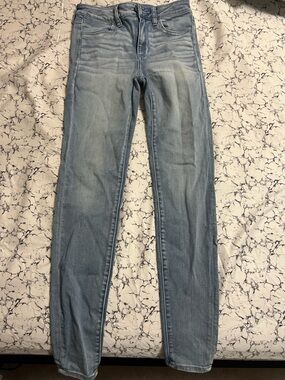 American Eagle Outfitters Light Wash Skinny Jeans